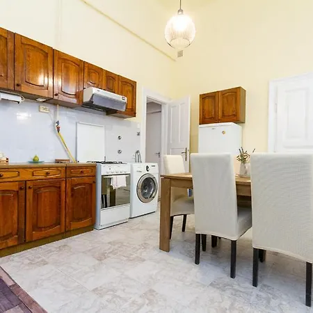 3bdr Spacious Getaway Budapest