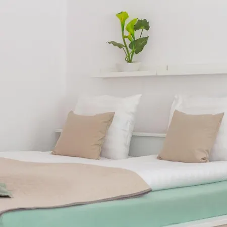 3bdr Spacious Getaway Apartment Budapest