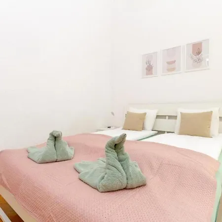 Apartment 3bdr Spacious Getaway Budapest