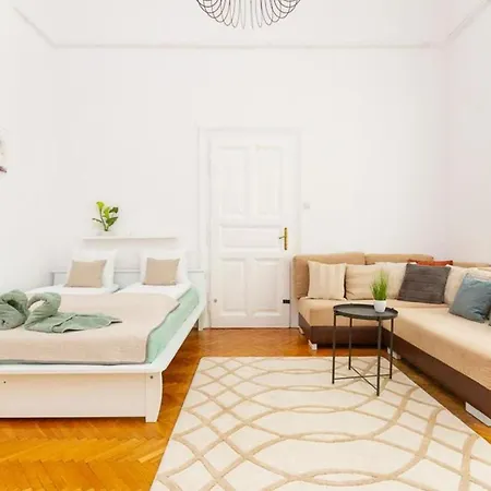 3bdr Spacious Getaway Budapest