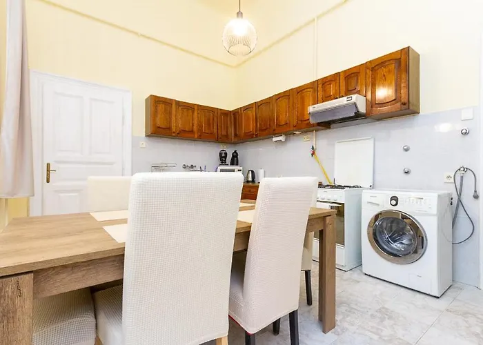 3bdr Spacious Getaway Apartament *