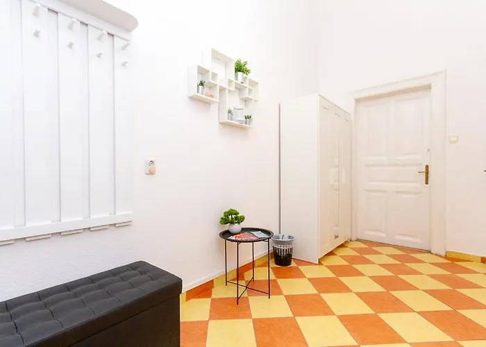 3bdr Spacious Getaway * Budapest