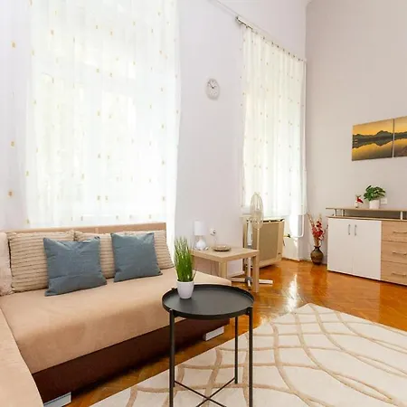 アパート 3bdr Spacious Getaway ブダペスト