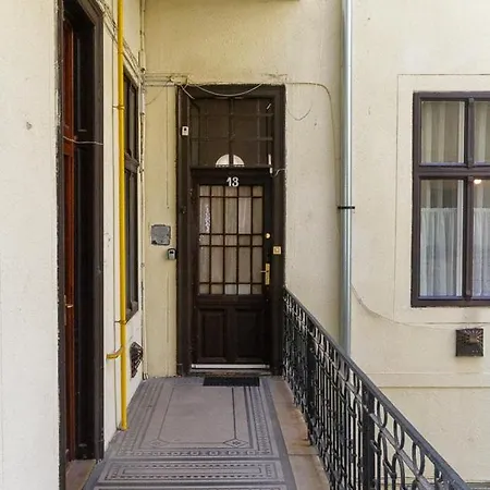 Airport Shuttle 3bdr Multibedroom By Nw Boedapest